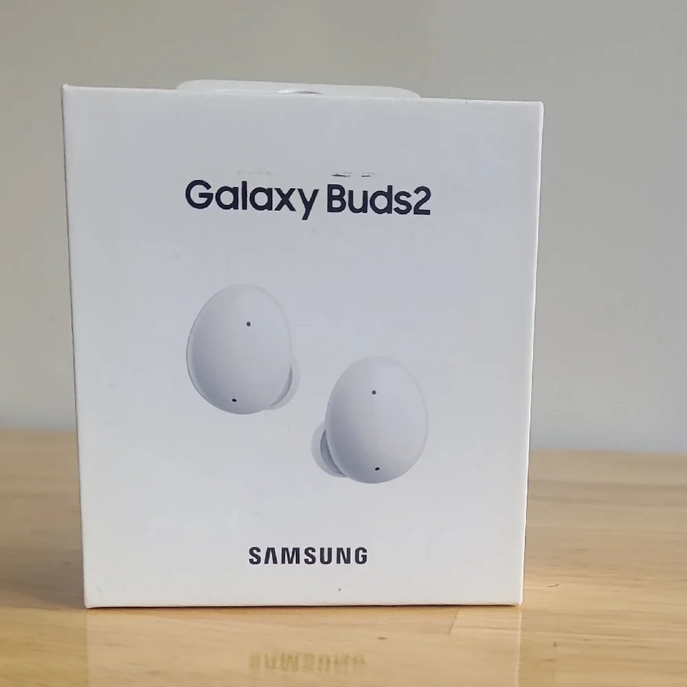 Samsung Galaxy Buds2 in White
